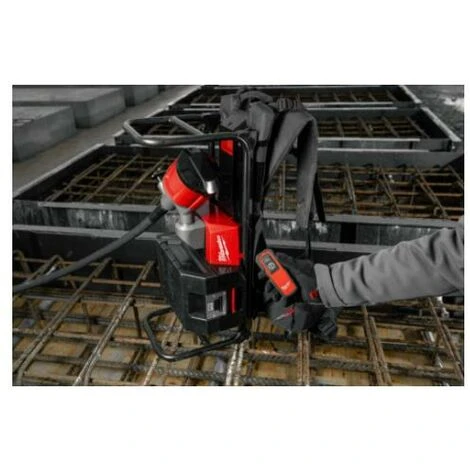 .MILWAUKEE. Milwaukee MX FUEL™ Rucksack-Betonverdichter MXFCV BP-0 Ohne Akku Und Ladegerät 4 .MILWAUKEE. Milwaukee MX FUEL™ Rucksack-Betonverdichter MXFCV BP-0 Ohne Akku Und Ladegerät – Bild 4